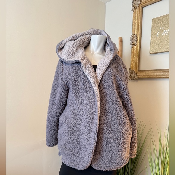 Urban Outfitters Carmella Cozy Gray Sherpa Jacket Medium EUC - Picture 5 of 9
